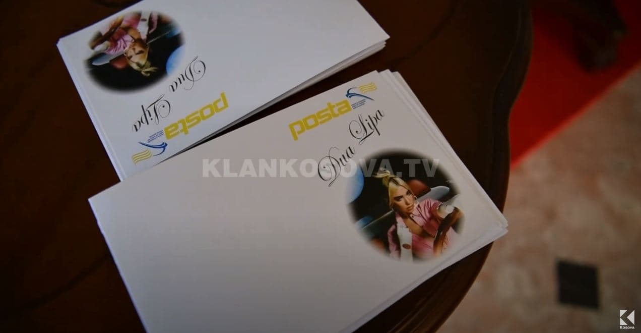 Promovohet pulla postare “Dua Lipa”, e pranishme edhe artistja (VIDEO)