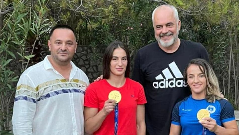 Nora Gjakova e Distria Krasniqi gradohen si kolonele në Ministrinë e Mbrojtes së Shqipërisë