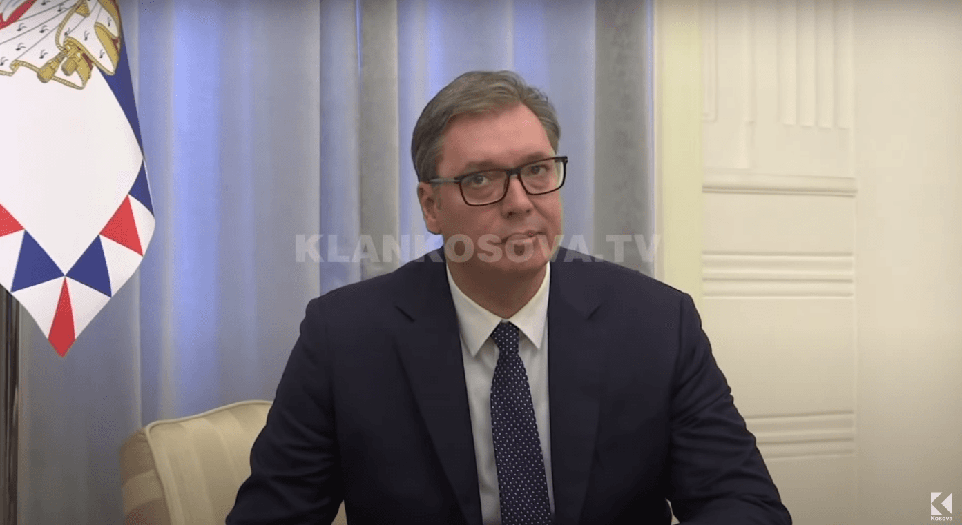 Vuçiq “pranon” dokumentet, jo targat (VIDEO)