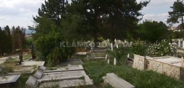 Aktakuzë ndaj varrmihësit për marrje ryshfeti (VIDEO)