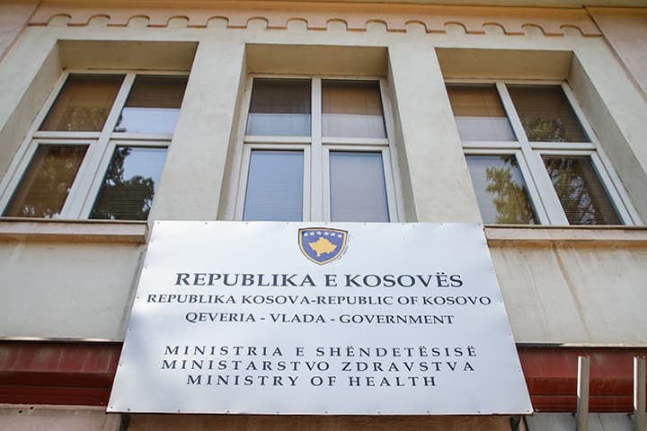 MSh rekomandon dozën përforcuese kundër COVID-19
