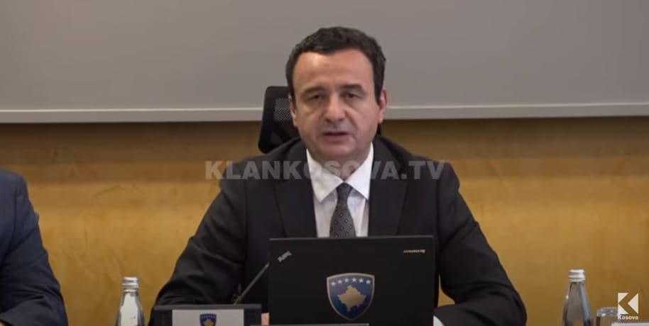 Kurti në serbisht: S’i konfiskojmë dokumentet serbe (VIDEO)
