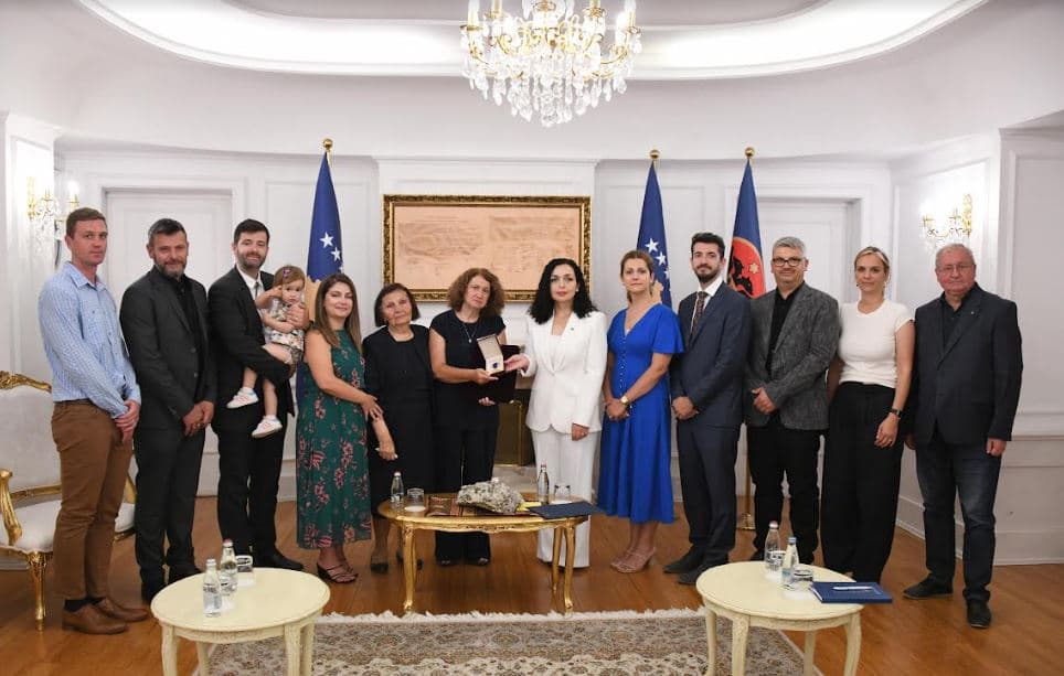 Osmani dekoron me Medaljen Presidenciale të Meritave gazetarin e ndjerë, Sulejman Gashi