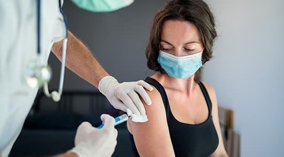 CDC i jep fund rekomandimeve për distancim social dhe karantinën për COVID-19