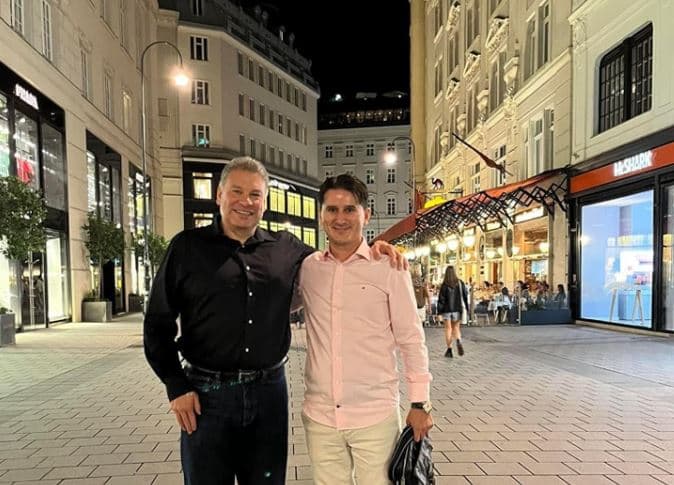 Escobar ndjek koncertin e pianistit kosovar në Vjenë