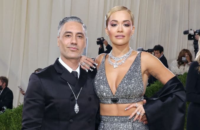 Kush është më i pasur, Rita Ora apo bashkëshorti i saj?
