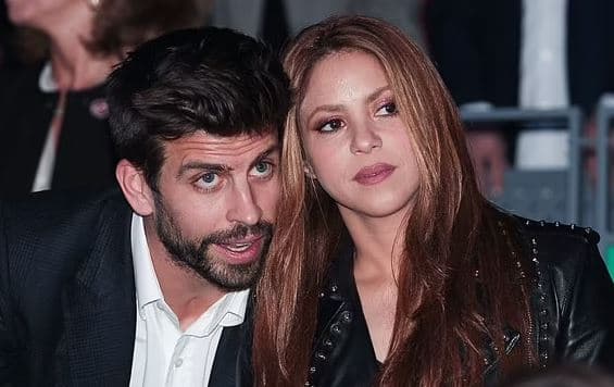 Shakira është “shumë e zemëruar” pasi Pique puthi të dashurën e re në publik