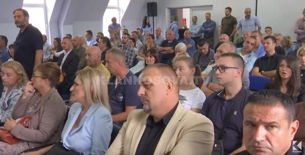 Veriorët kërcënojnë të ikin nga Prishtina (VIDEO)