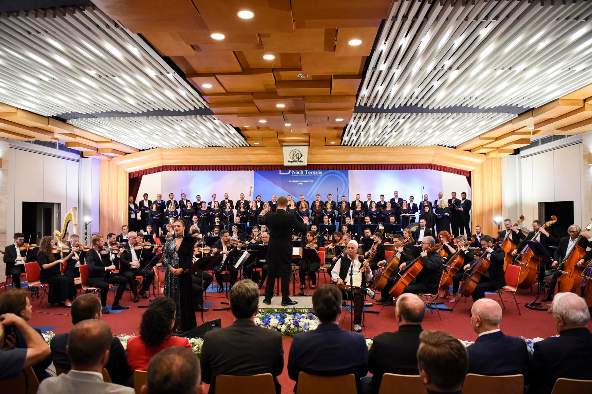 Me koncert përmbyllet organizimi “Ditët e Nënë Terezës”