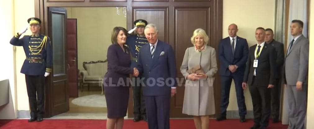 Vizita e Charles në Kosovë më 2016, nënat gjakovare e kishin “tronditur” mbretin (VIDEO)