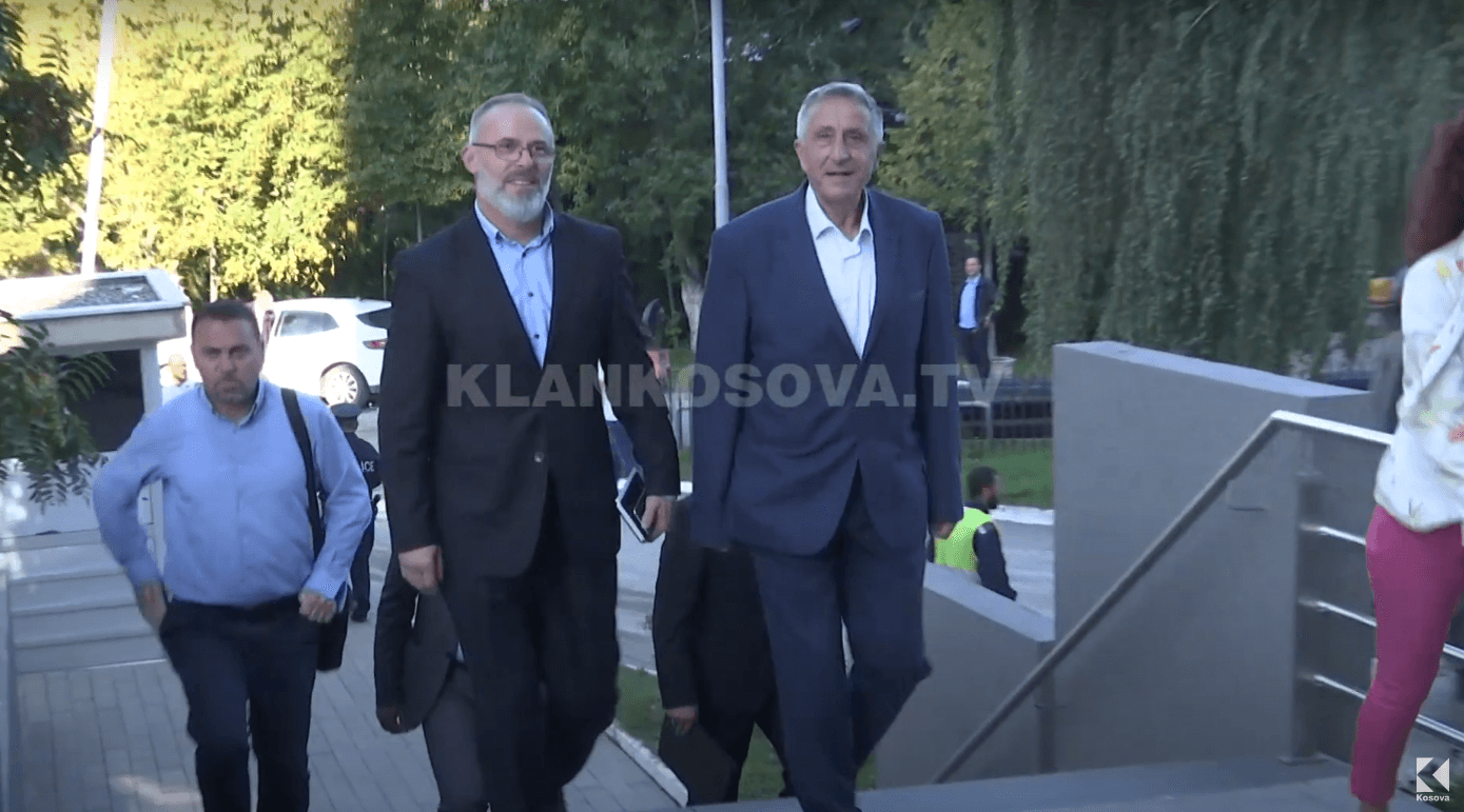 Vazhdon greva, s’ka marrëveshje as pas takimit Kurti-Jasharaj (VIDEO)