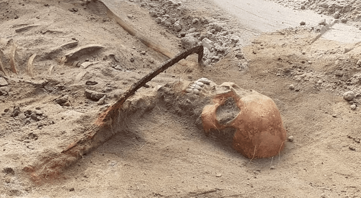 Arkeologët besojnë se gjetën mbetjet e një vampiri në Poloni (FOTO)