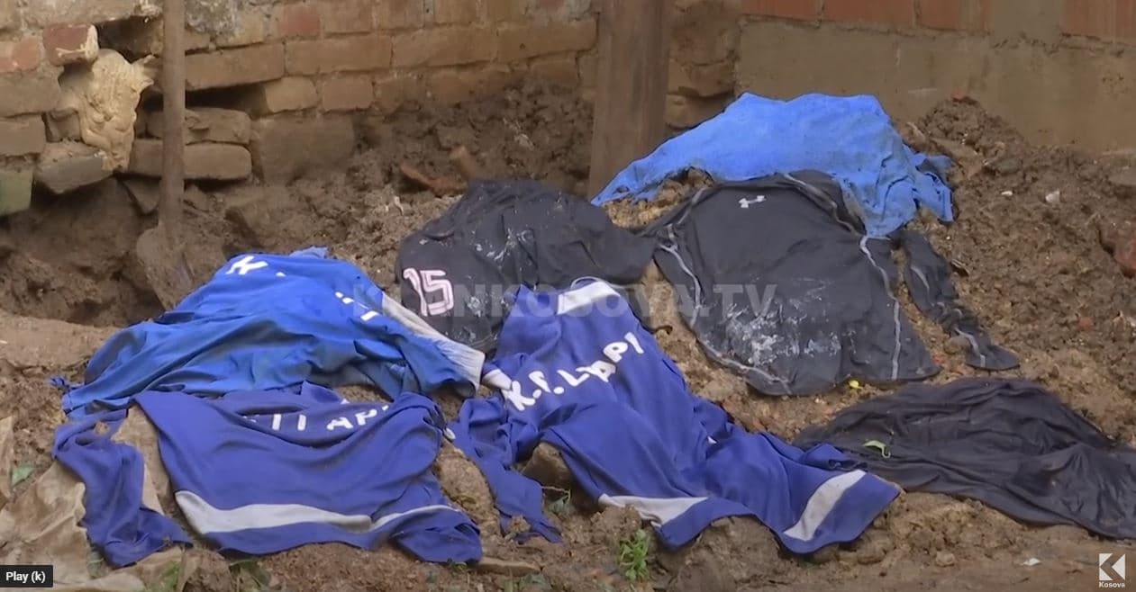 Gypi i kanalizimit mbyllet me fanellat e KF Llapit (VIDEO)