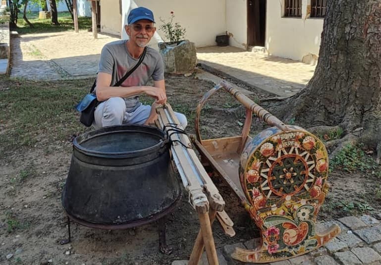 Djepin 70-vjeçar, ku u rrit vetë, ia dhuroi Muzeut Etnologjik (FOTO)
