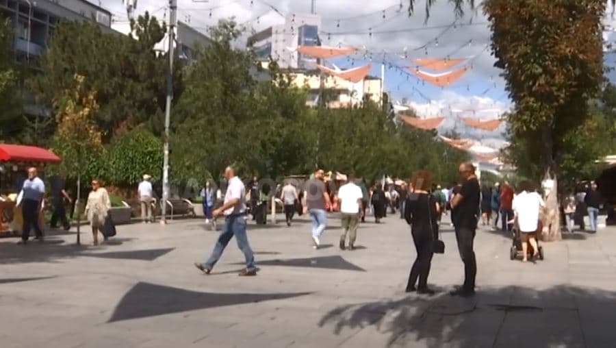 Kosovarët, më bamirësit në botë (VIDEO)