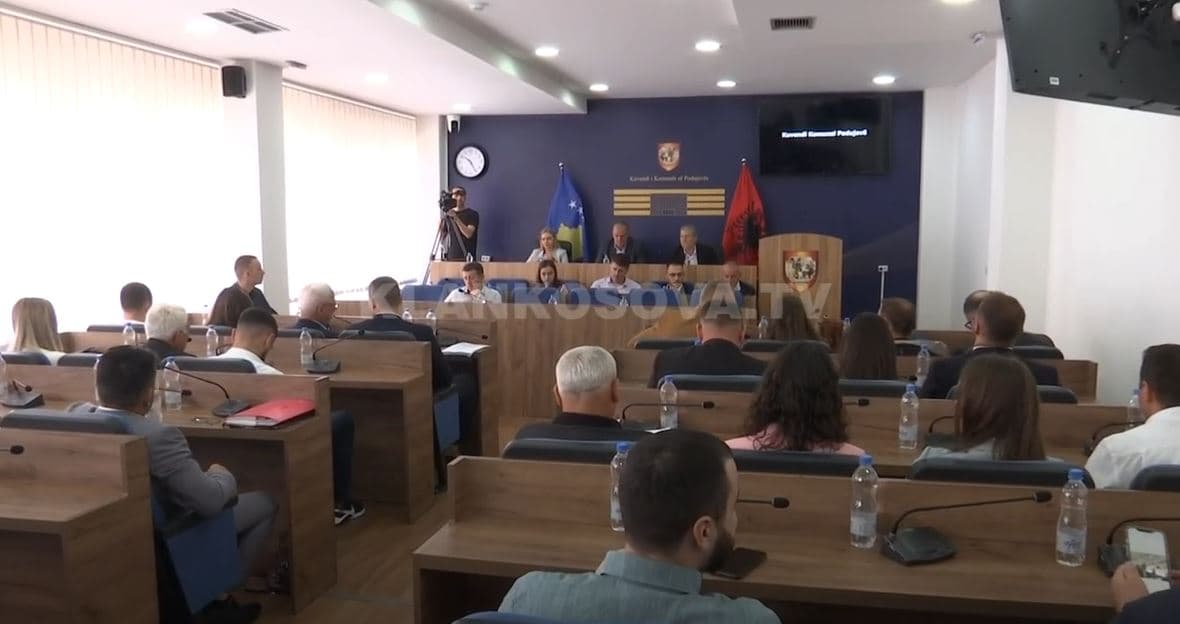 Kuvendi i Podujevës, iniciuesit s’vijnë, VV e PDK ikin (VIDEO)