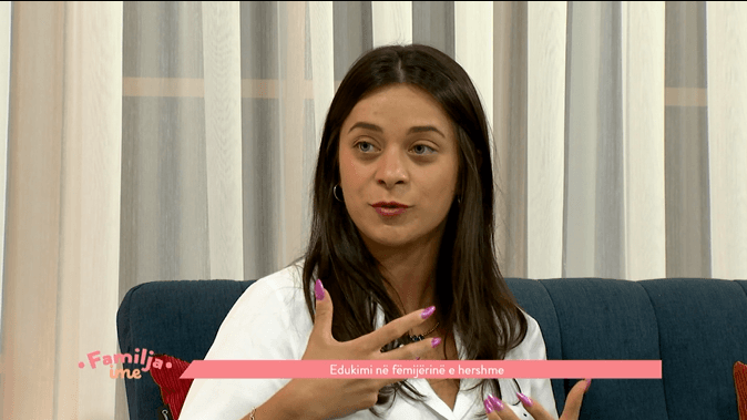 Selimi: Është shpërndarë në mënyrë më të barabartë përgjegjësia në rritjen e fëmijës, mes nënës dhe babait (VIDEO)