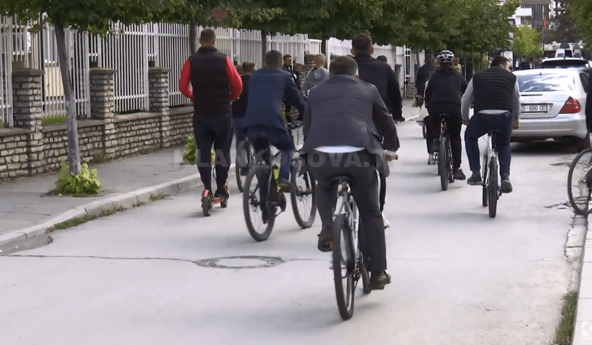 "Dita pa makina", qytetarët në Lipjan lëvizin me biçikleta (VIDEO)