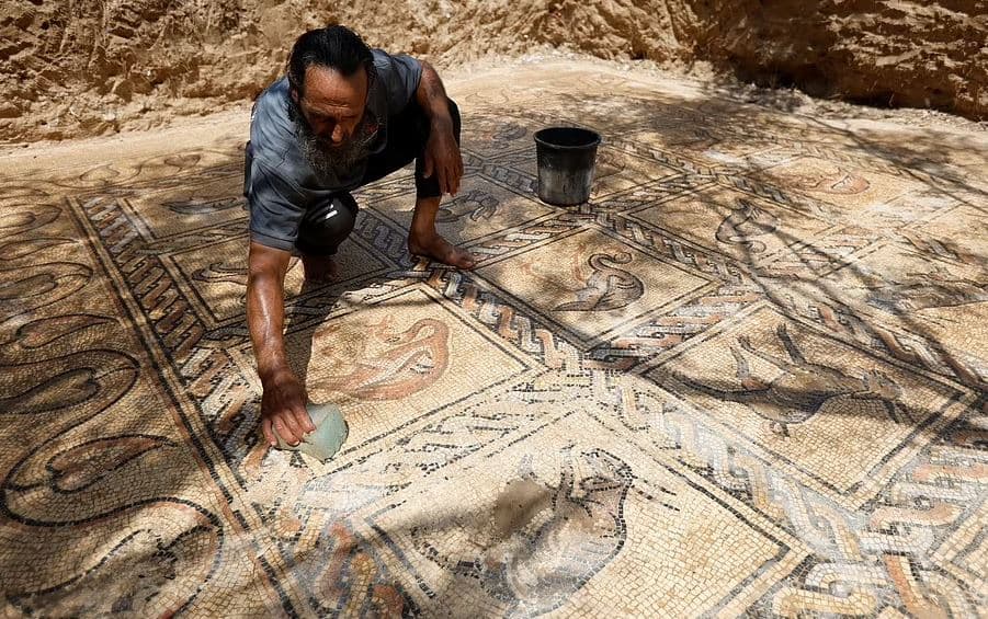 Fermeri palestinez zbulon mozaikun bizantin që daton nga shekulli i 5-të (FOTO)