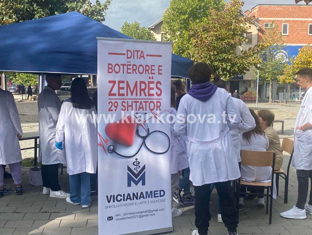 Vushtrri: Në Ditën Botërore të Zemrës, nxënësit ofruan shërbime mjekësore në shesh (FOTO)