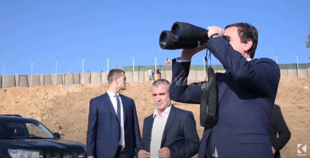Kurti befasoi me vizitën e heshtur (VIDEO)