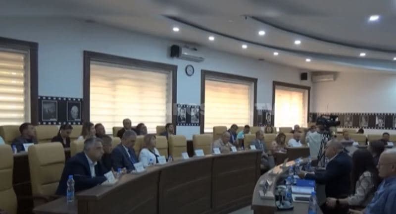 LDK-ja kritikon kryetarin, VV-ja irritohet, seanca dështon (VIDEO)