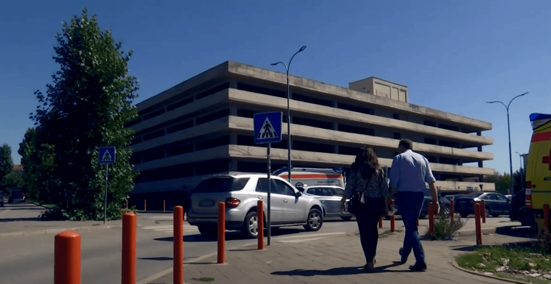 Parkingu i madh te Lagjja e Spitalit shfrytëzohet nga qytetarët falas (VIDEO)