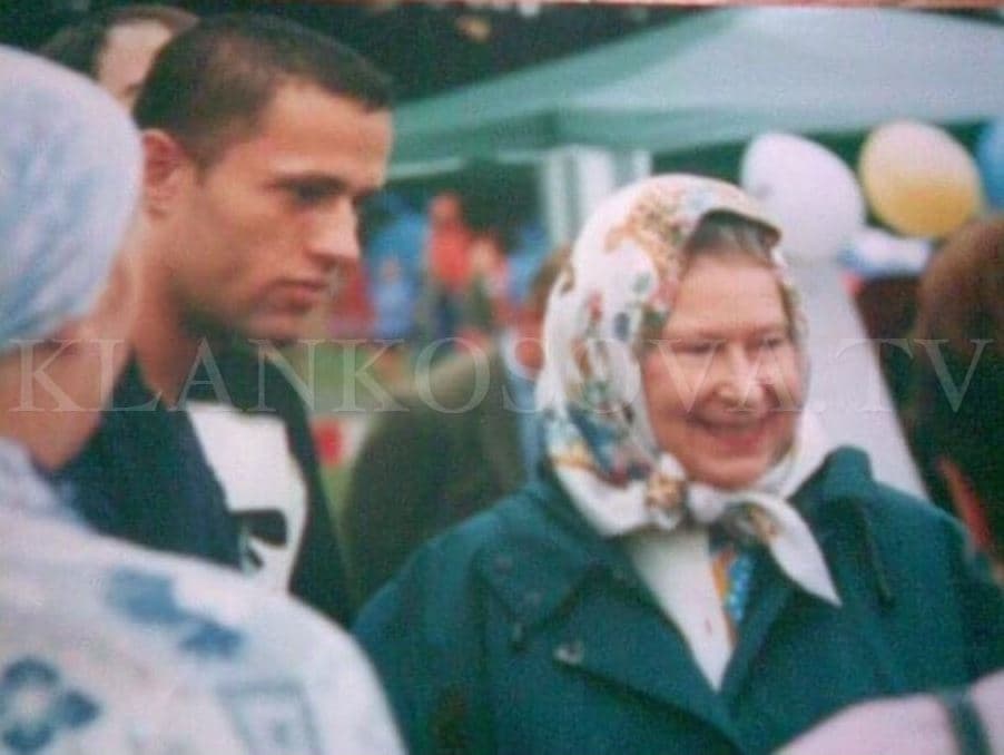 Labinot Pireva, refugjati që përktheu për mbretëreshën Elizabeth II (FOTO)