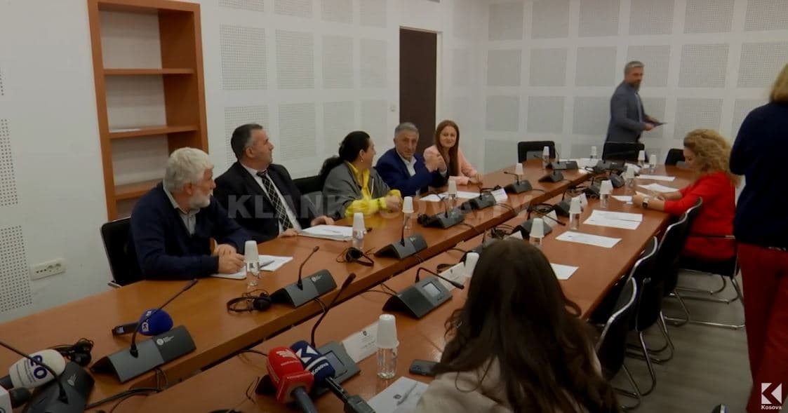 Numër i vogël i shkollave që thyen grevën, duhet edhe 3 vjet që të hapen të gjitha (VIDEO)