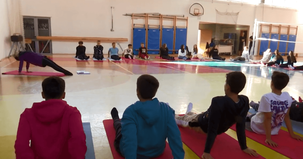 “Joga”, lëndë zgjedhore në dy shkolla në Prishtinë (VIDEO)