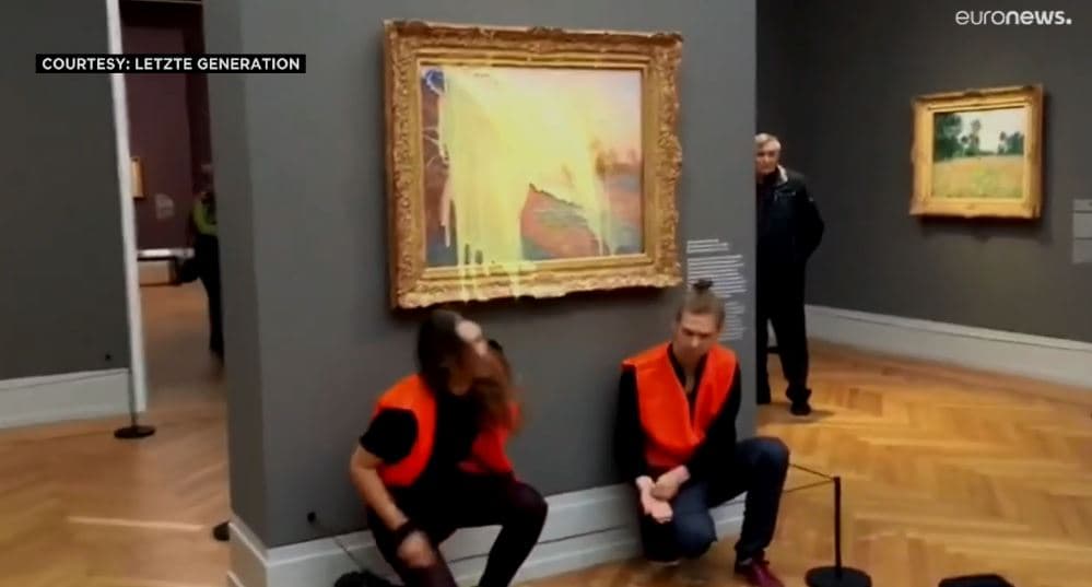 Aktivistët gjermanë hedhin pure patatesh mbi pikturën e Monet