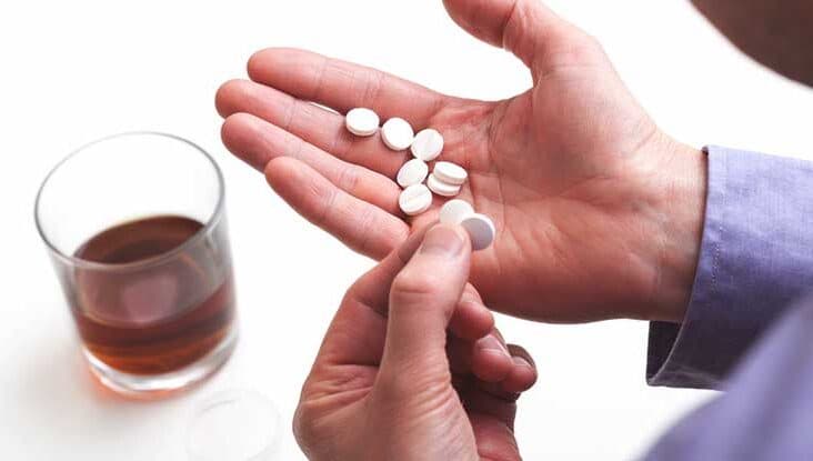 Mos merrni antibiotikë në kombinim me këto pije