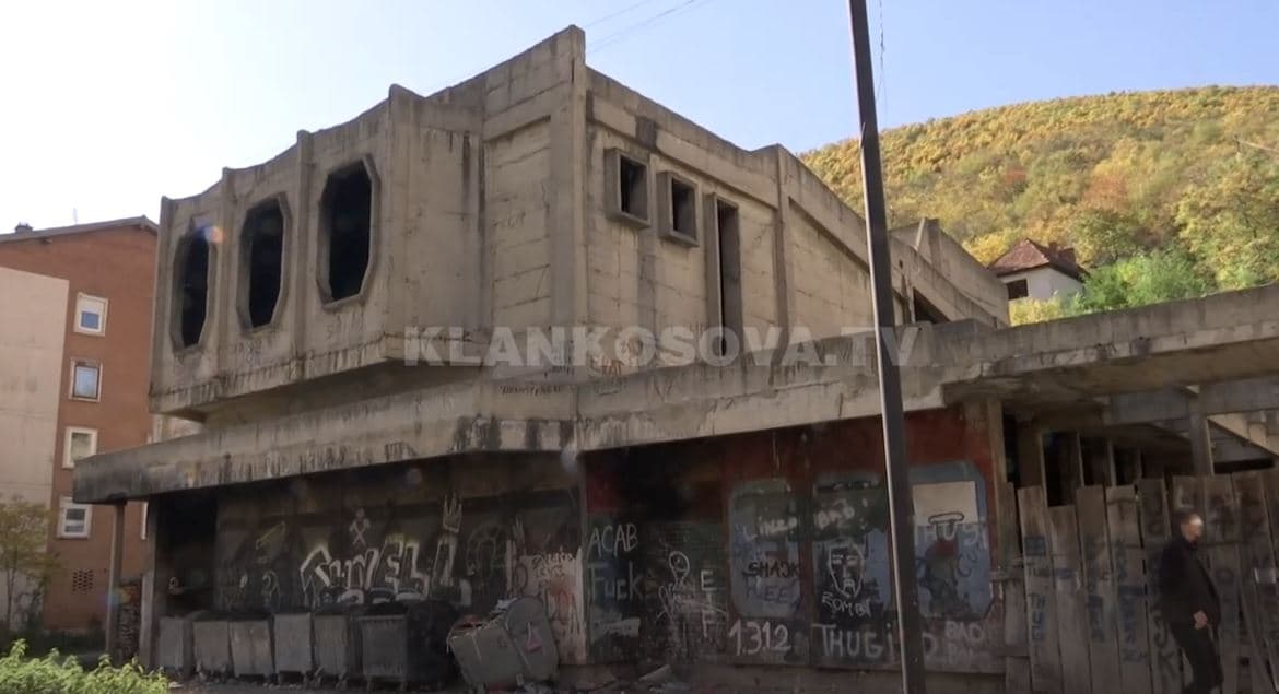 Kinemaja në Mitrovicë që nisi e s’përfundoi kurrë (VIDEO)