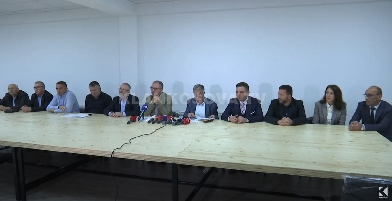 Pezullohet greva, mësimi nis të hënën (VIDEO)