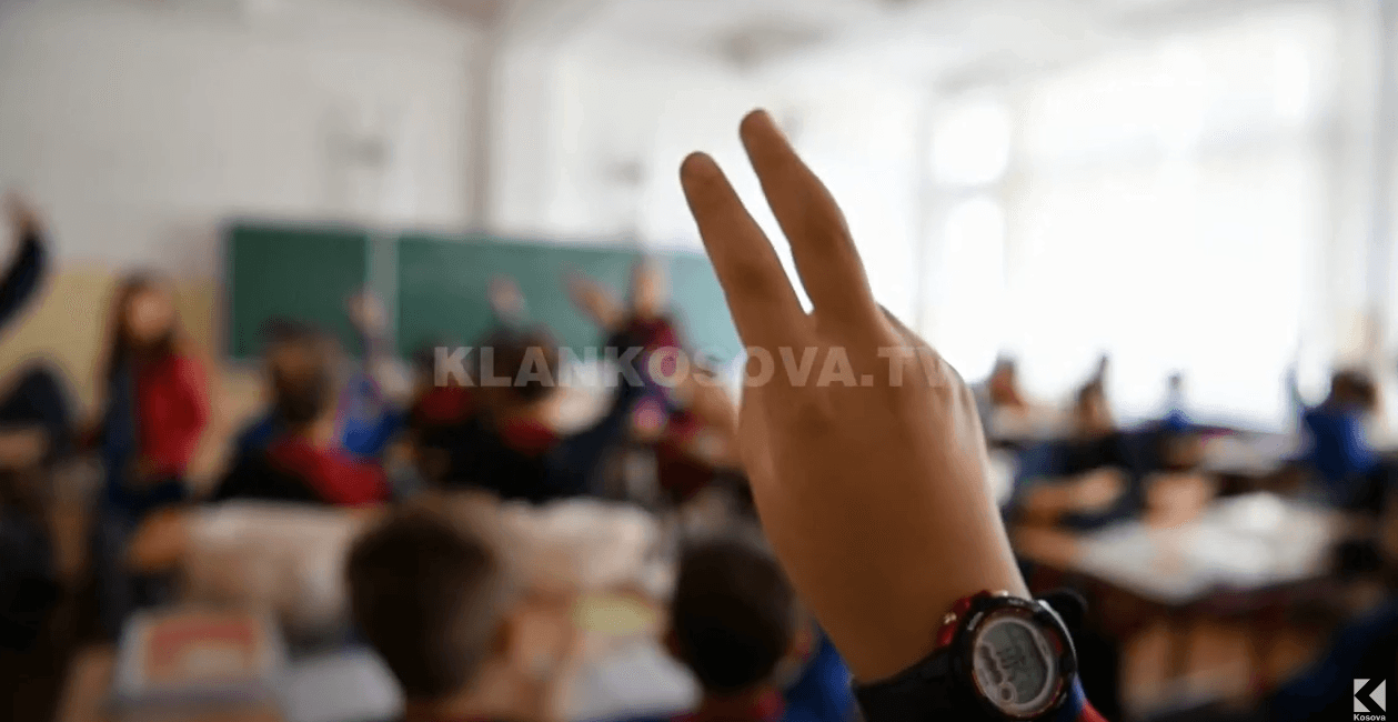 Mbetet dilemë zëvendësimi i orëve, paralajmërohen masa për mësimdhënësit refuzues(VIDEO)