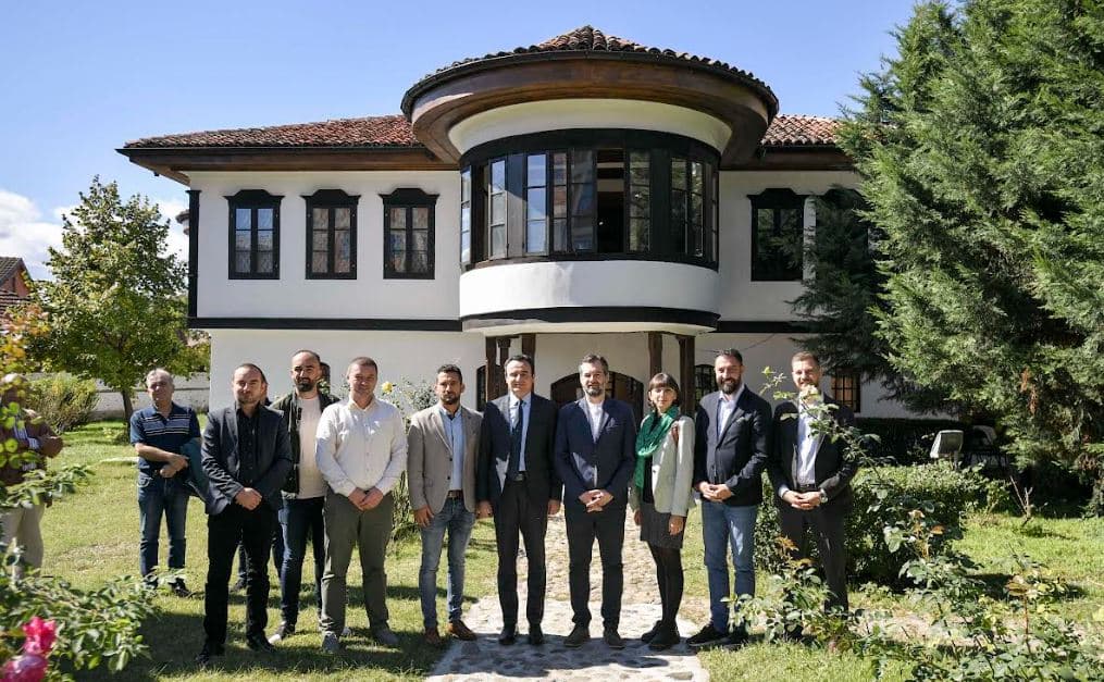 Kurti viziton monumenet e restauruara, shteti premtoi 8.4 milionë euro (FOTO)
