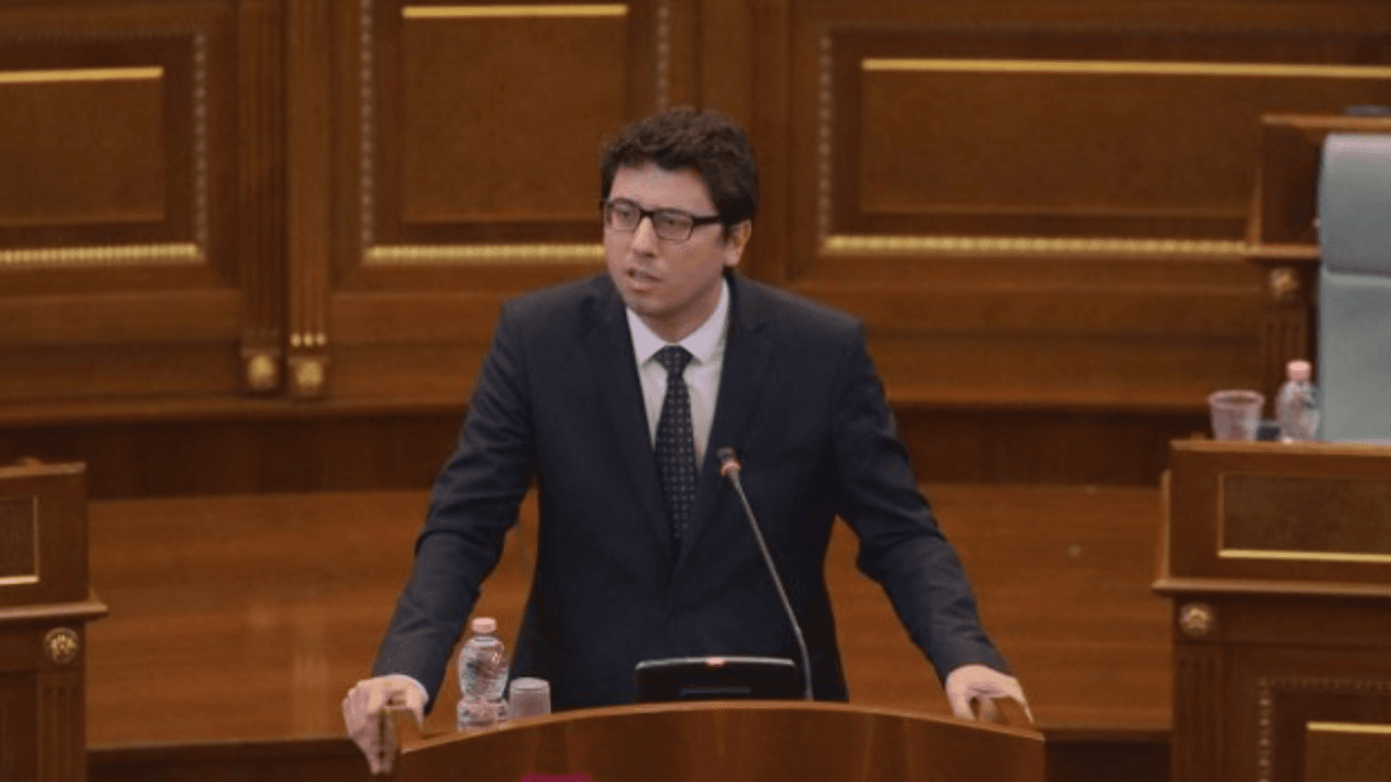 Ministri Murati kërkon miratimin: Buxheti i 2023-ës na kthen në rregullin fiskal të para pandemisë
