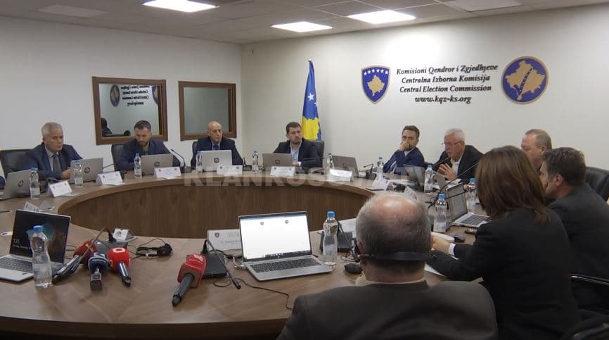 Mbledhja e KQZ-së, diskutohet tërheqja e serbëve (VIDEO)