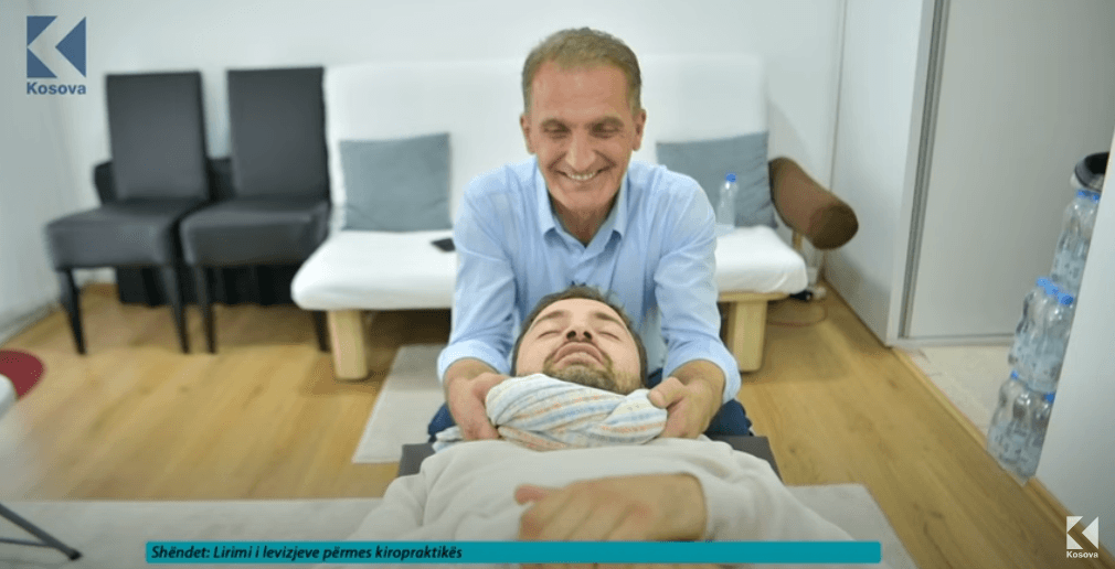 Lirimi i lëvizjeve përmes kiropraktikës (VIDEO)