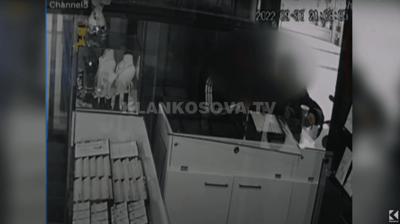 Kapet çifti gjakovar që vodhi ari në vlerë 4500 euro (VIDEO)            