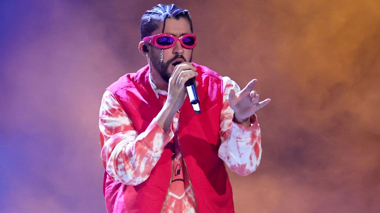 Bad Bunny kaloi shpejt nga shitës supermarketi, në bërjen e historisë në "Grammy"
