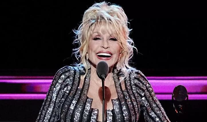 Dolly Parton merr çmim 100 milionë dollarësh nga Jeff Bezos