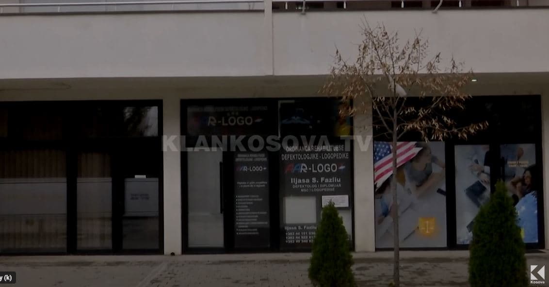 Rrahet mjeku, dyshohet se abuzoi me vogëlushen me autizëm (VIDEO)