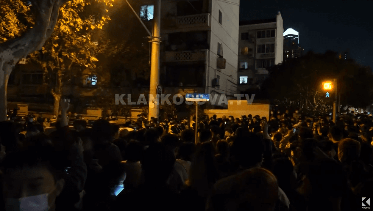 Kinezët, kundër masave anti-COVID (VIDEO)