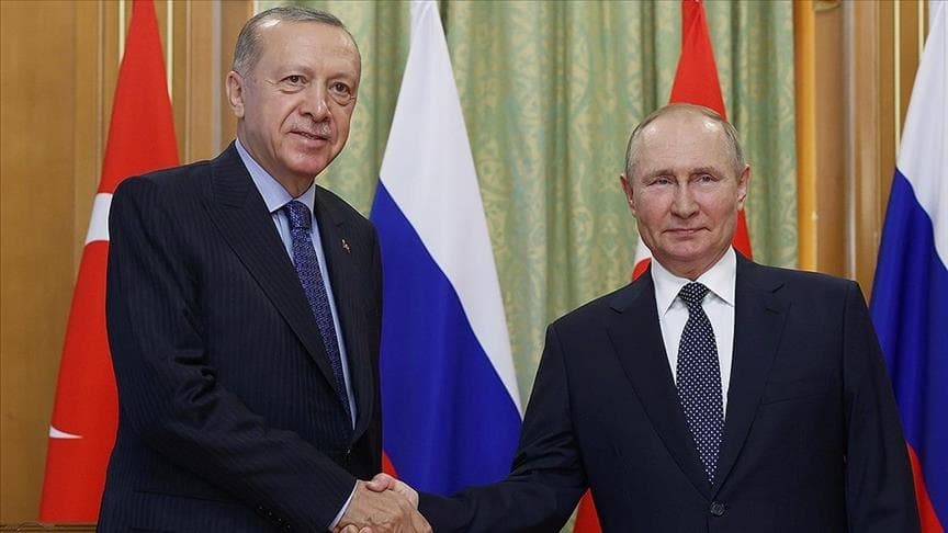 Erdogan telefonatë me Putinin: Presim bashkëpunim për zgjidhje lidhur me dërgesat e drithit