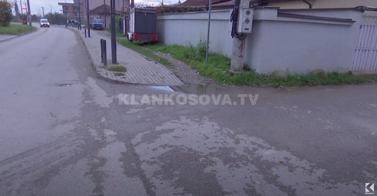 Humb jetën motoristi, përplaset me kombi (VIDEO)