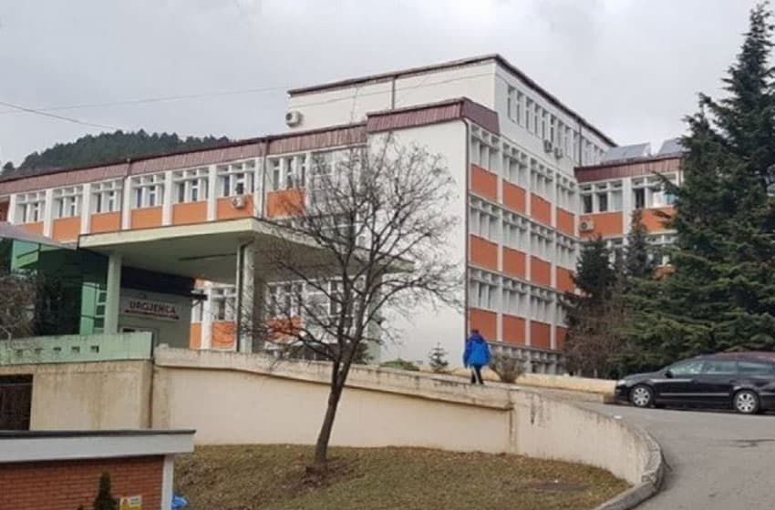 Shkarkohen shefi dhe kryeinfermierja e Gjinekologjisë për rastin e foshnjës në Pejë