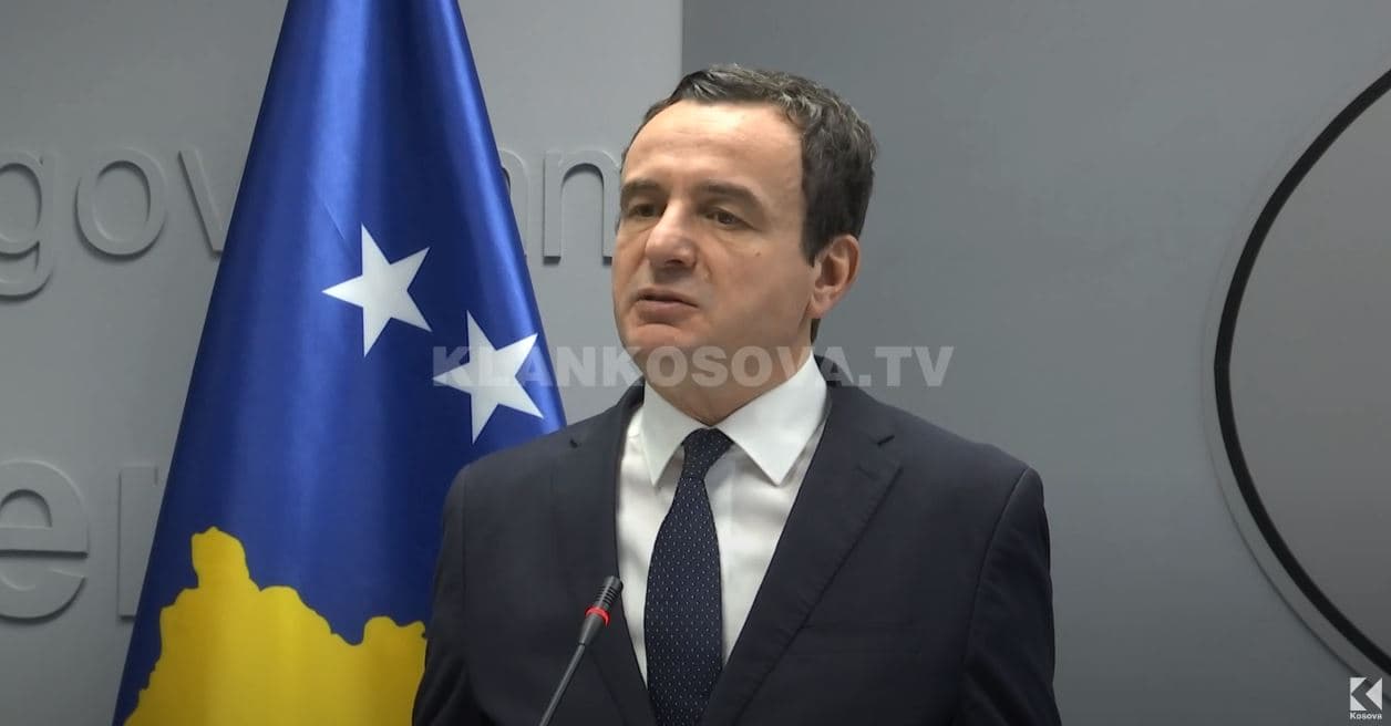Kurti mohon zbutjen, kërkon nga KFOR-i heqjen e barrikadave (VIDEO)