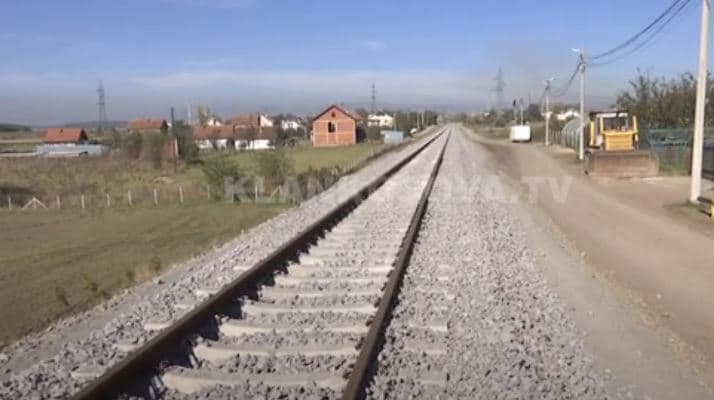 Rehabilitimi i hekurudhës për Han të Elezit s`bëhet as këtë fundvit (VIDEO)