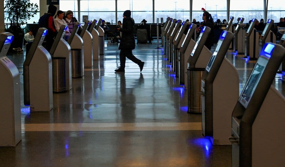 Linjat ajrore anulojnë 5,700 fluturime në ShBA, shkak moti ekstrem  